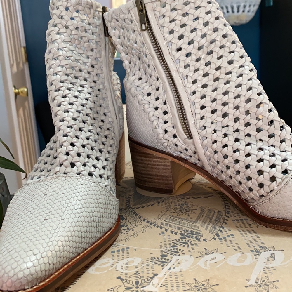 In The Loop Woven Boot - Picture 5 of 6